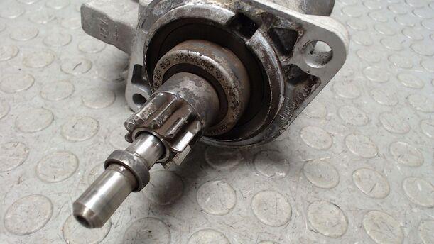 Foto: ANLASSER / STARTER  BOSCH eines VW Passat Variant 1.6