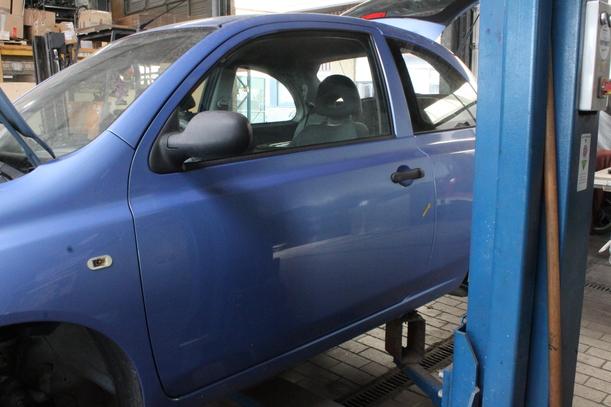 Foto: TÜR VORN LINKS ( 2/3 TÜRER ) eines Nissan Micra 1.2