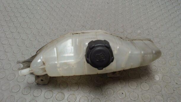 Foto: AUSGLEICHSBEHÄLTER eines Nissan Micra 1.2