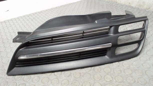 Foto: KÜHLERGRILL LINKS eines Nissan Micra 1.2