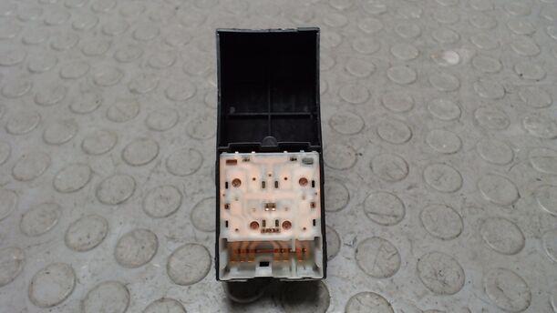 Foto: FENSTERHEBERSCHALTER LINKS eines Nissan Micra 1.2