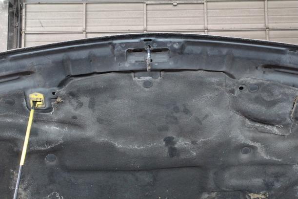Foto: MOTORHAUBE ( vor Facelift) eines Ford Fiesta