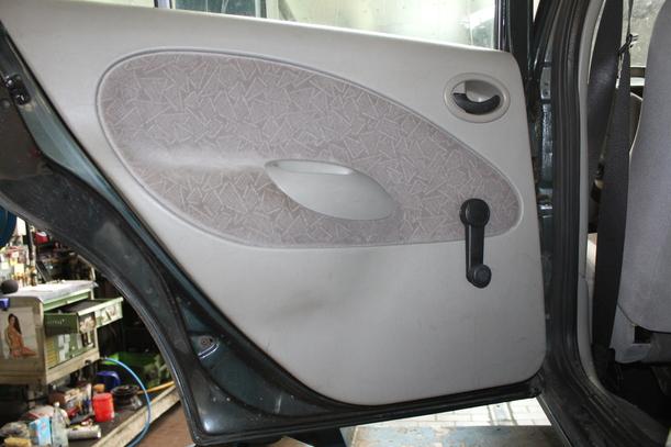 Foto: TÜR HINTEN LINKS eines Ford Fiesta