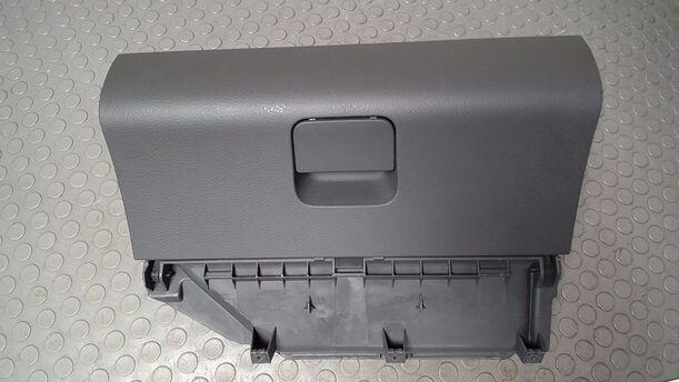 Foto: HANDSCHUHFACH eines Opel Corsa 12V