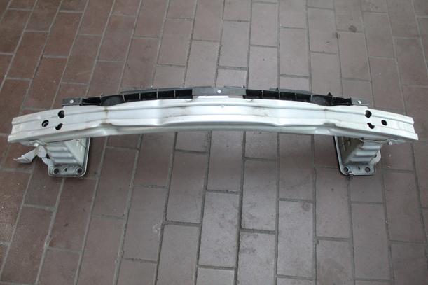 Foto: VERSTÄRKUNG VORN eines Opel Vectra 2.0 DTI Caravan