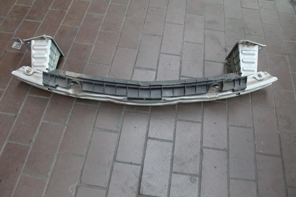 Foto: VERSTÄRKUNG VORN eines Opel Vectra 2.0 DTI Caravan