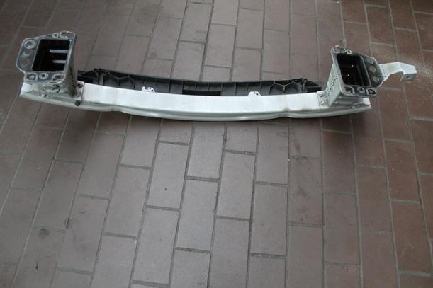 Foto: VERSTÄRKUNG VORN eines Opel Vectra 2.0 DTI Caravan