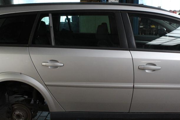 Foto: TÜR HINTEN RECHTS ( CARAVAN ) eines Opel Vectra 2.0 DTI Caravan