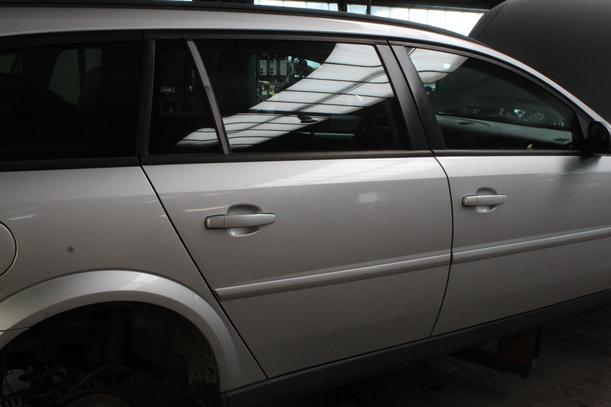 Foto: TÜR HINTEN RECHTS ( CARAVAN ) eines Opel Vectra 2.0 DTI Caravan