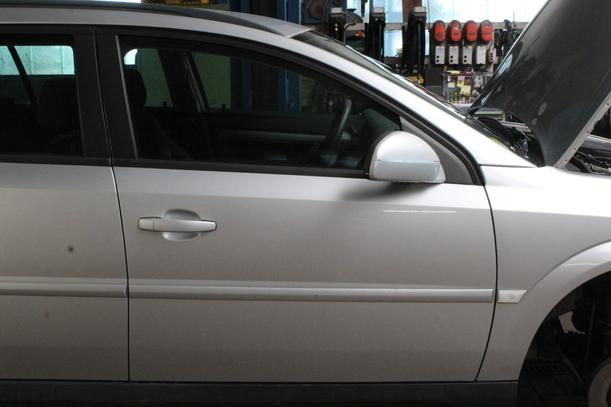 Foto: TÜR VORN RECHTS eines Opel Vectra 2.0 DTI Caravan