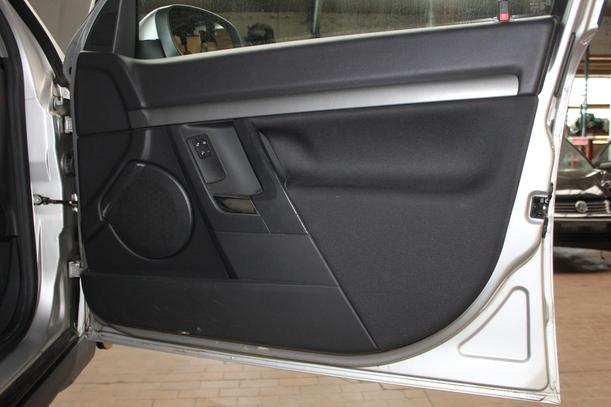 Foto: TÜR VORN RECHTS eines Opel Vectra 2.0 DTI Caravan