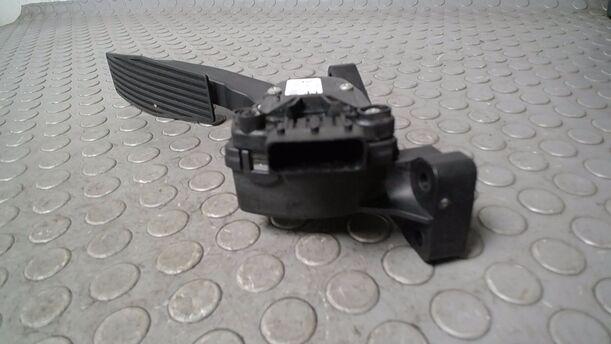 Foto: GASPEDAL eines Opel Vectra 2.0 DTI Caravan