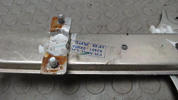 Foto: FENSTERHEBER MECHANISCH VORN LINKS eines Hyundai i10 1.1