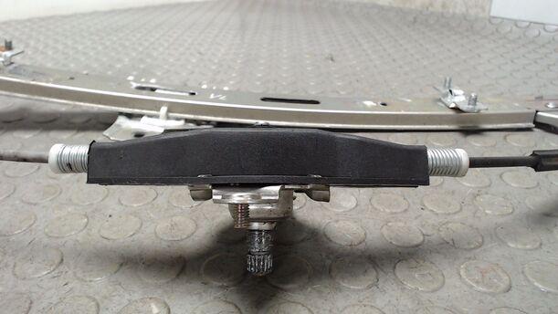 Foto: FENSTERHEBER MECHANISCH VORN LINKS eines Hyundai i10 1.1