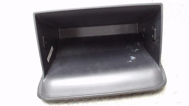 Foto: HANDSCHUHFACH eines Hyundai i10 1.1