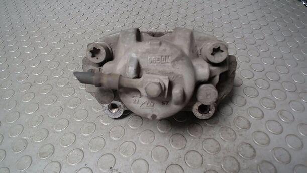 Foto: BREMSSATTEL VORN LINKS eines Opel Vectra 2.0 DTI Caravan