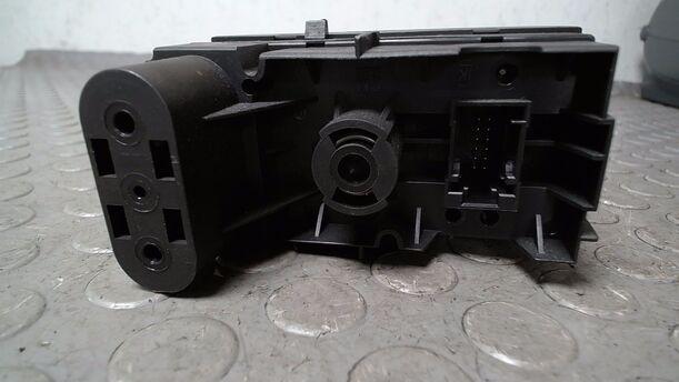 Foto: LICHTSCHALTER eines Opel Vectra 2.0 DTI Caravan GL