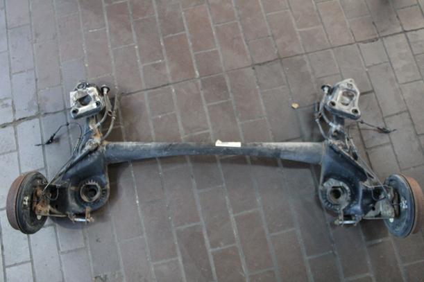 Foto: HINTERACHSE / HINTERACHSTRÄGER eines Fiat Punto 1.2 8V GL