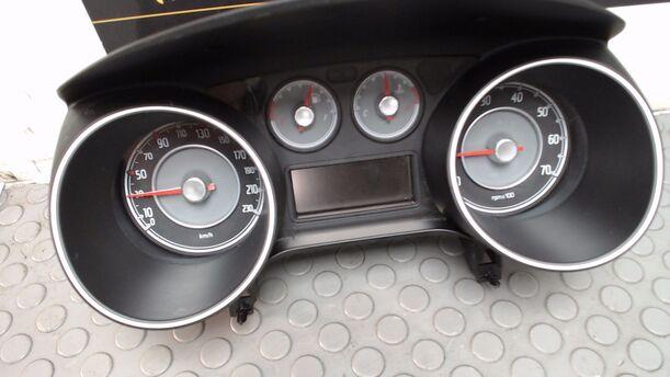 Foto: TACHOEINHEIT / KOMBIINSTRUMENT eines Fiat Punto 1.2 8V GL