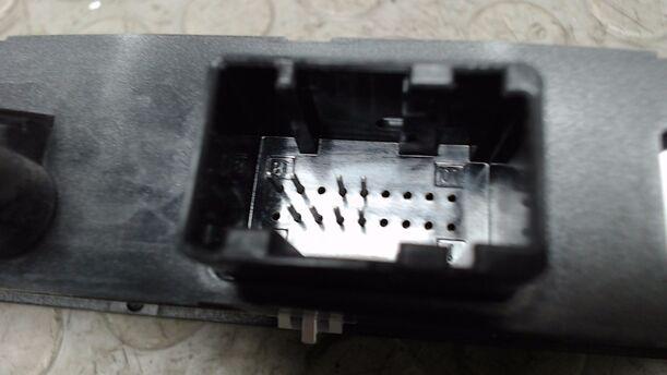 Foto: SCHALTEREINHEIT / WARNBLINKSCHALTER eines Fiat Punto 1.2 8V GL