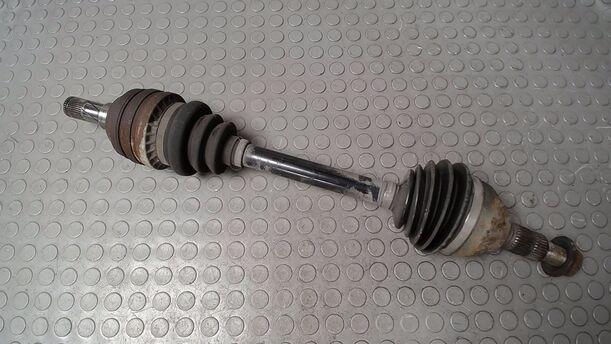 Foto: ANTRIEBSWELLE LINKS eines Opel Vectra 2.0 DTI Caravan GL