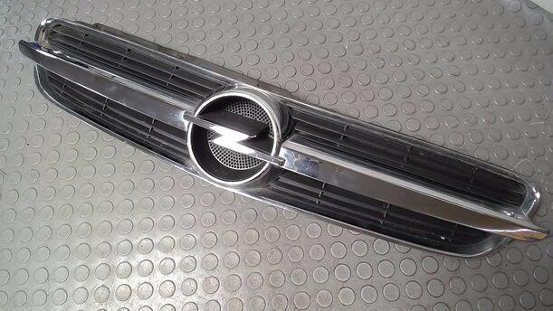 Foto: KÜHLERGRILL ( VOR FACELIFT ) eines Opel Vectra 2.0 DTI Caravan GL