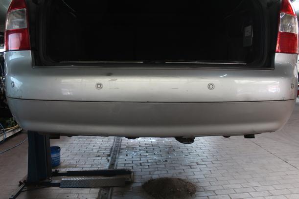 Foto: STOSSFÄNGER / STOßSTANGE HINTEN eines Audi A4 Avant 2.5 TDI GL