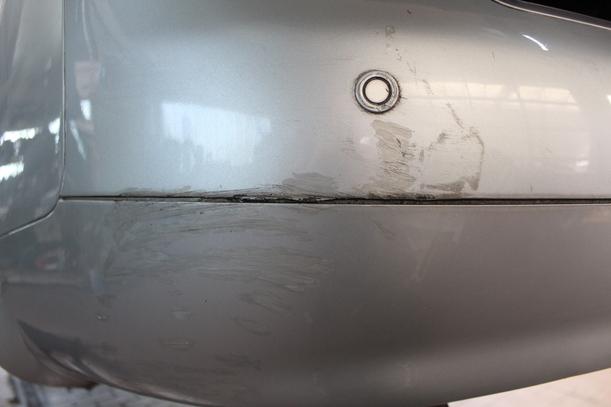 Foto: STOSSFÄNGER / STOßSTANGE HINTEN eines Audi A4 Avant 2.5 TDI GL