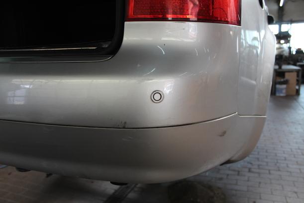 Foto: STOSSFÄNGER / STOßSTANGE HINTEN eines Audi A4 Avant 2.5 TDI GL