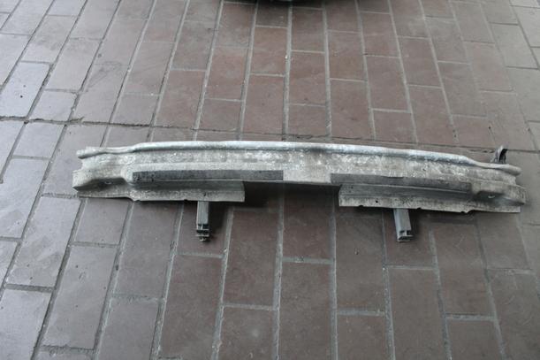 Foto: VERSTÄRKUNG  HINTEN eines Audi A4 Avant 2.5 TDI GL