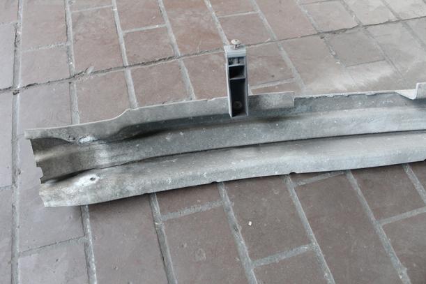 Foto: VERSTÄRKUNG  HINTEN eines Audi A4 Avant 2.5 TDI GL