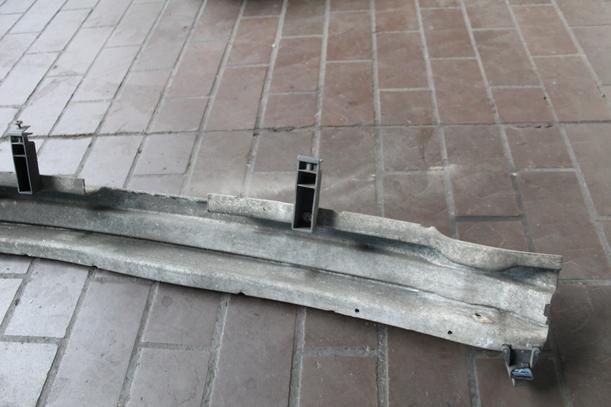 Foto: VERSTÄRKUNG  HINTEN eines Audi A4 Avant 2.5 TDI GL