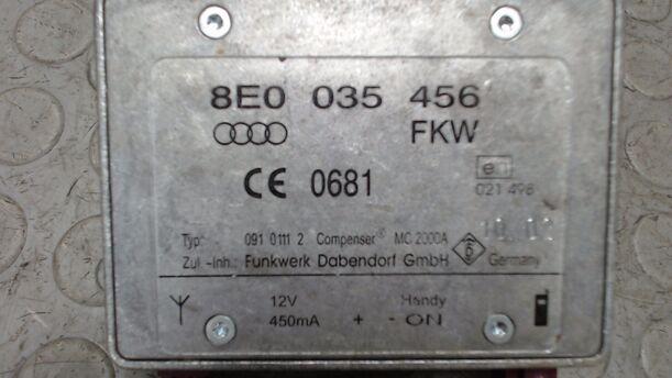Foto: ANTENNENVERSTÄRKER eines Audi A4 Avant 2.5 TDI GL