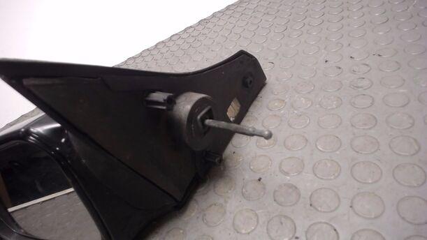 Foto: AUSSENSPIEGEL MECH. INNENVERSTELLBAR LINKS eines Opel Corsa 12V