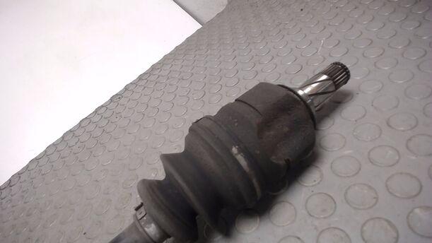 Foto: ANTRIEBSWELLE LINKS eines Opel Corsa 12V