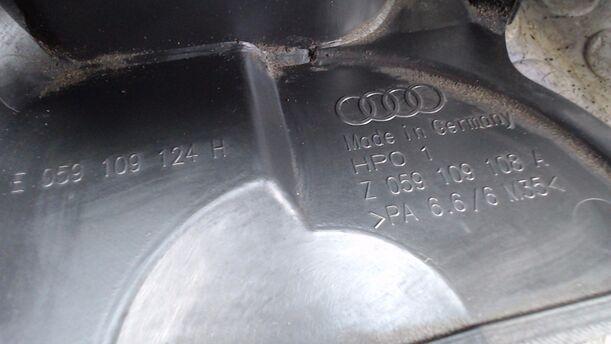 Foto: ZAHNRIEMEN ABDECKUNG / VERKLEIDUNG RECHTS eines Audi A4 Avant 2.5 TDI