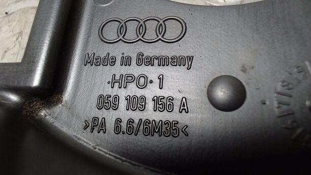 Foto: ZAHNRIEMEN ABDECKUNG / VERKLEIDUNG eines Audi A4 Avant 2.5 TDI