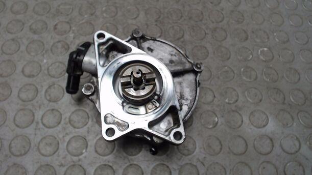 Foto: VAKUUMPUMPE eines Audi A4 Avant 2.5 TDI