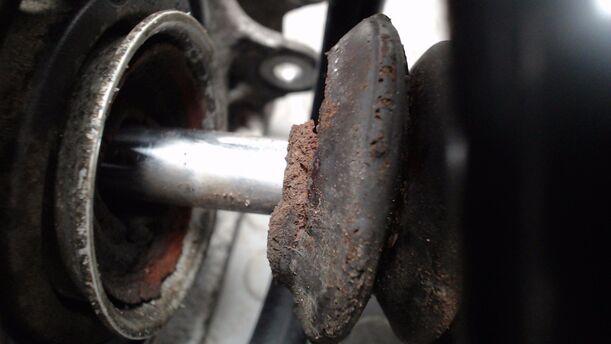 Foto: FEDERBEIN VORN LINKS eines Audi A4 Avant 2.5 TDI 7DC 2H2