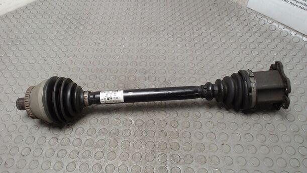 Foto: ANTRIEBSWELLE VORN LINKS eines Audi A4 Avant 2.5 TDI 7DC 2H2