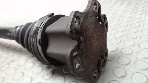 Foto: ANTRIEBSWELLE VORN LINKS eines Audi A4 Avant 2.5 TDI 7DC 2H2