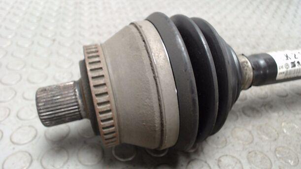 Foto: ANTRIEBSWELLE VORN LINKS eines Audi A4 Avant 2.5 TDI 7DC 2H2