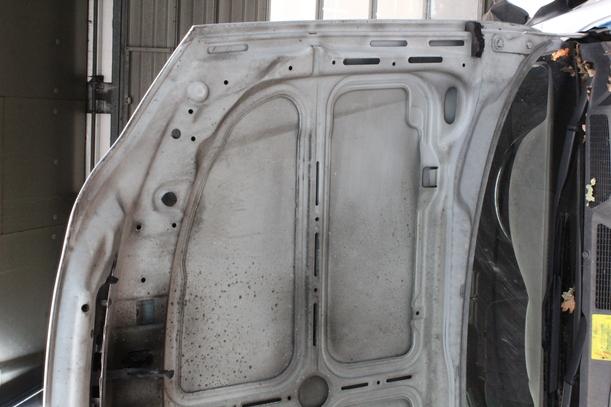 Foto: MOTORHAUBE eines Opel Astra 1.6 7DC 2H2