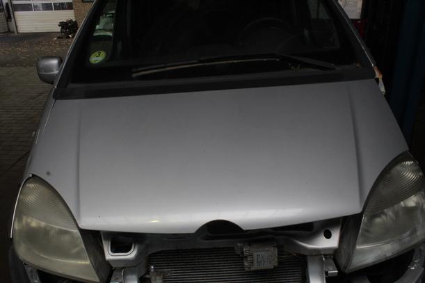 Foto: MOTORHAUBE eines Mercedes-Benz Vaneo CDI 1.7 GL