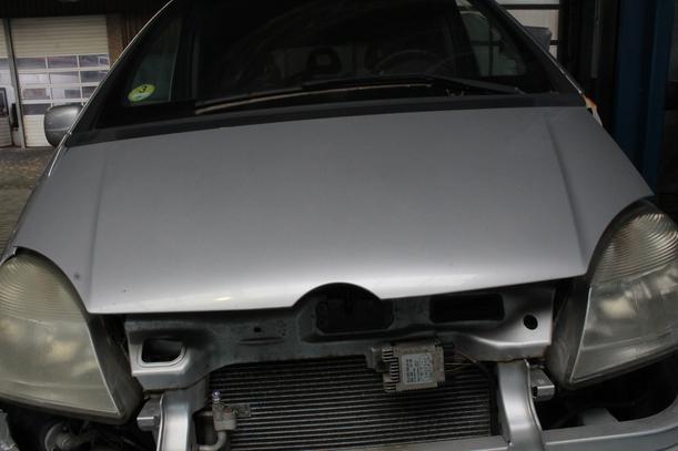 Foto: MOTORHAUBE eines Mercedes-Benz Vaneo CDI 1.7 GL
