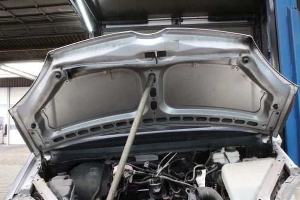 Foto: MOTORHAUBE eines Mercedes-Benz Vaneo CDI 1.7 GL