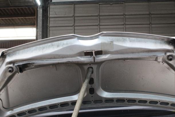 Foto: MOTORHAUBE eines Mercedes-Benz Vaneo CDI 1.7 GL