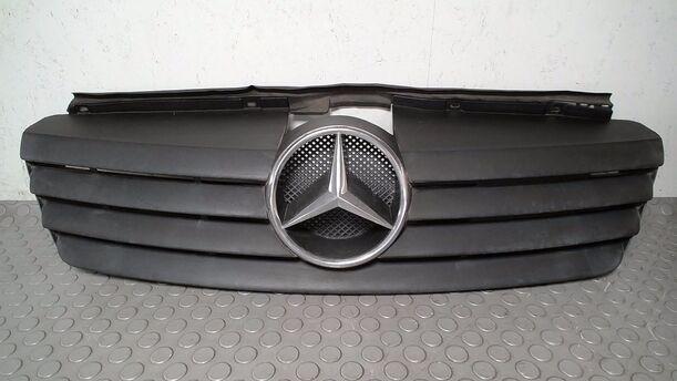 Foto: KÜHLERGRILL eines Mercedes-Benz Vaneo CDI 1.7 GL