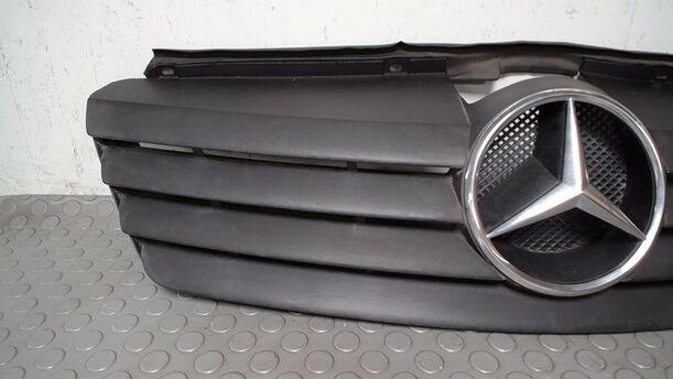 Foto: KÜHLERGRILL eines Mercedes-Benz Vaneo CDI 1.7 GL