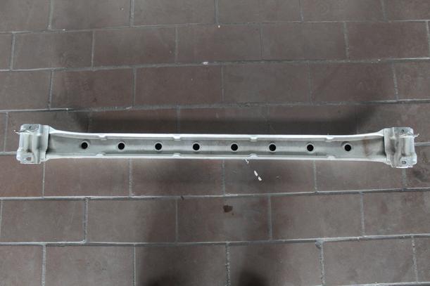 Foto: VERSTÄRKUNG VORN eines Opel Agila 1.2 16 V GL